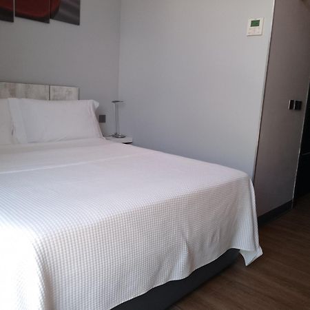 H La Cabana Pozuelo de Alarcón Eksteriør bilde