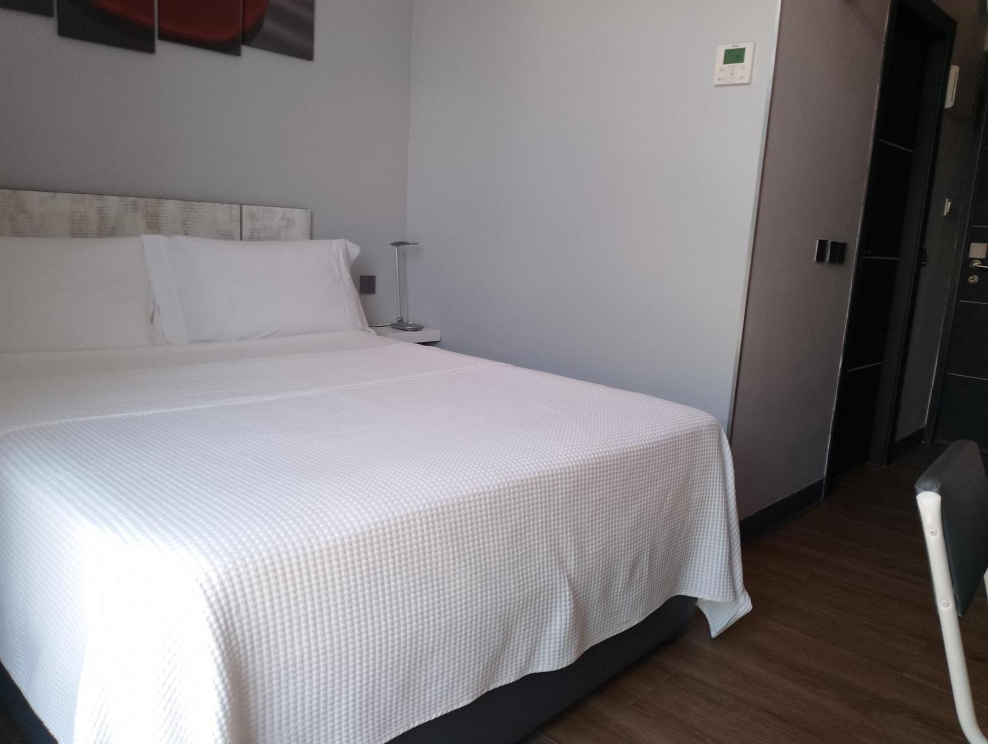 H La Cabana Pozuelo de Alarcón Eksteriør bilde